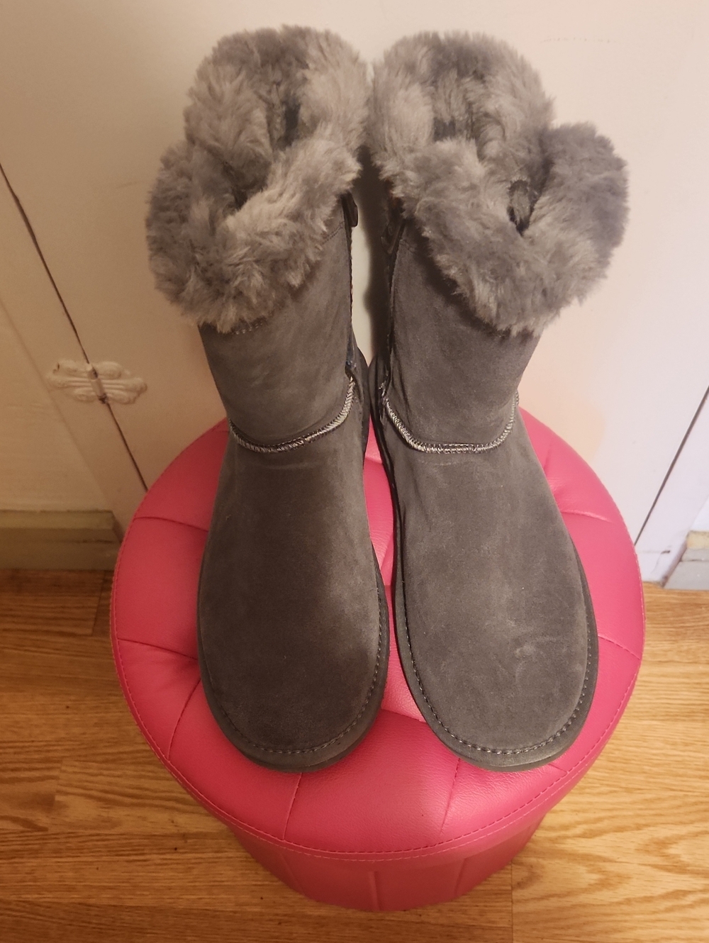 🔥Lamo NWOT Women's Gray Faux-Fur Lined Winter Boots